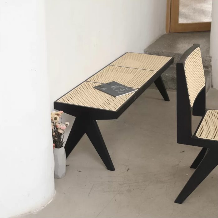 نیمکت حصیری پیرژنره