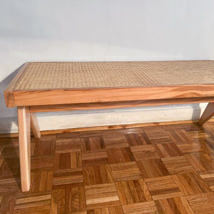 نیمکت حصیری پیرژنره خودرنگ